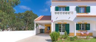 Villa 'Nelson E Esperanca' with Private Terrace, Private Garden and Wi-Fi