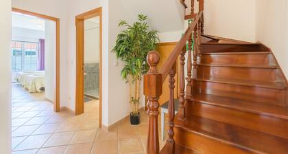 Villa 'Nelson E Esperanca' mit privater Terrasse, privatem Garten und Wi-Fi