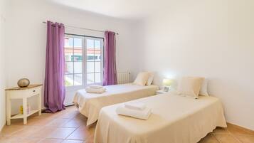 4 bedrooms, iron/ironing board, free WiFi, bed sheets