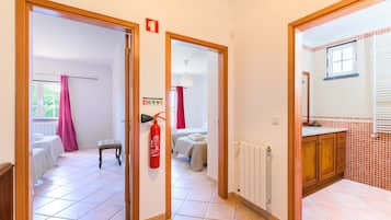 4 habitaciones, tabla de planchar con plancha y wifi gratis