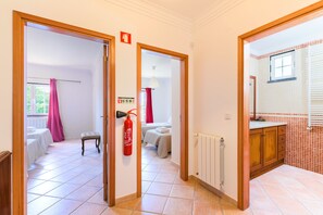 4 bedrooms, iron/ironing board, free WiFi, bed sheets