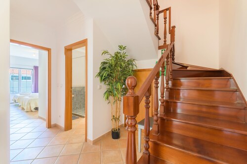 Villa 'Nelson E Esperanca' avec terrasse privée, jardin privé et Wi-Fi