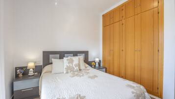 2 bedrooms, bed sheets