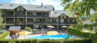 Appartement 'L'ourson' met Uitzicht op de Bergen, Gedeeld Zwembad en WiFi