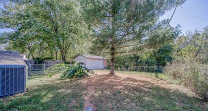 The Green Acres Cottage - Charming 2 Bedroom near S&T and Acorn Trail in Rolla.