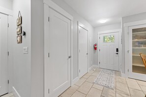 Interior - Pineview on Baycolt- great parking with hot tub near downtown and golf course (McCall)