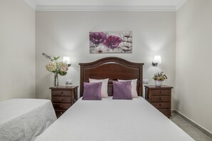 4 bedrooms, iron/ironing board, free WiFi, bed sheets