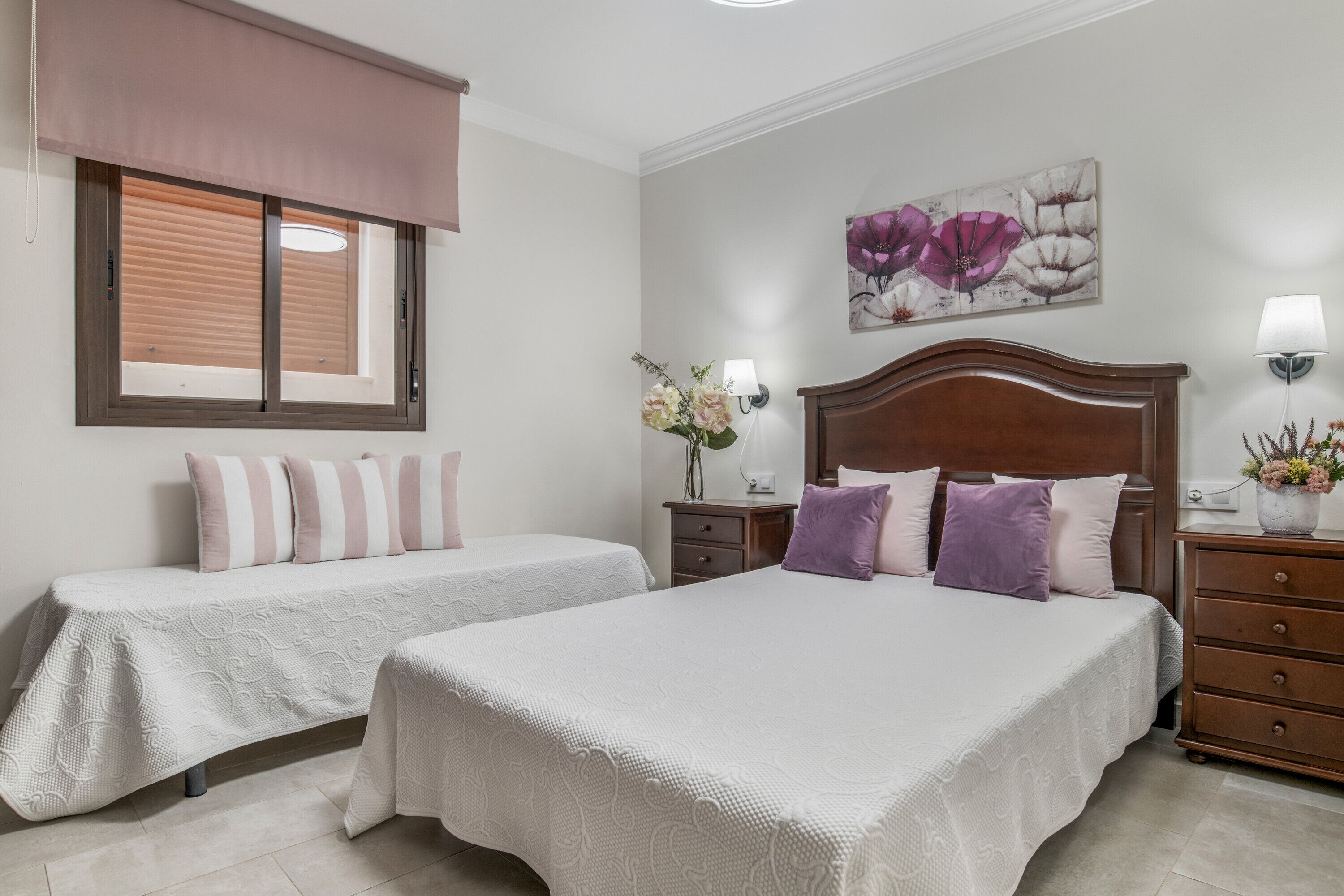 4 slaapkamers, een strijkplank/strijkijzer, gratis wifi, beddengoed