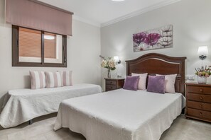 4 bedrooms, iron/ironing board, free WiFi, bed sheets