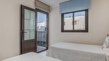 4 bedrooms, iron/ironing board, free WiFi, bed sheets