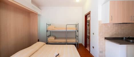 1 bedroom, bed sheets