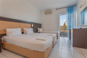 1 bedroom, free WiFi - Room 'Triple  Pool View' with Shared Pool, Wi-Fi and Air Conditioning (Zakynthos)