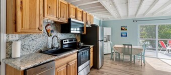 Waterfront Cottage with Private Dock on Claytor Lake. Pet Friendly!