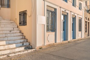 تفاصيل الفندق من الخارج