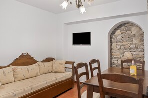 Interior - Room 'Premium Seaview' with Sea View, Wi-Fi and Air Conditioning (Symi)