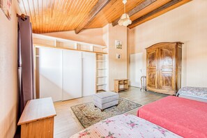 3 bedrooms, iron/ironing board