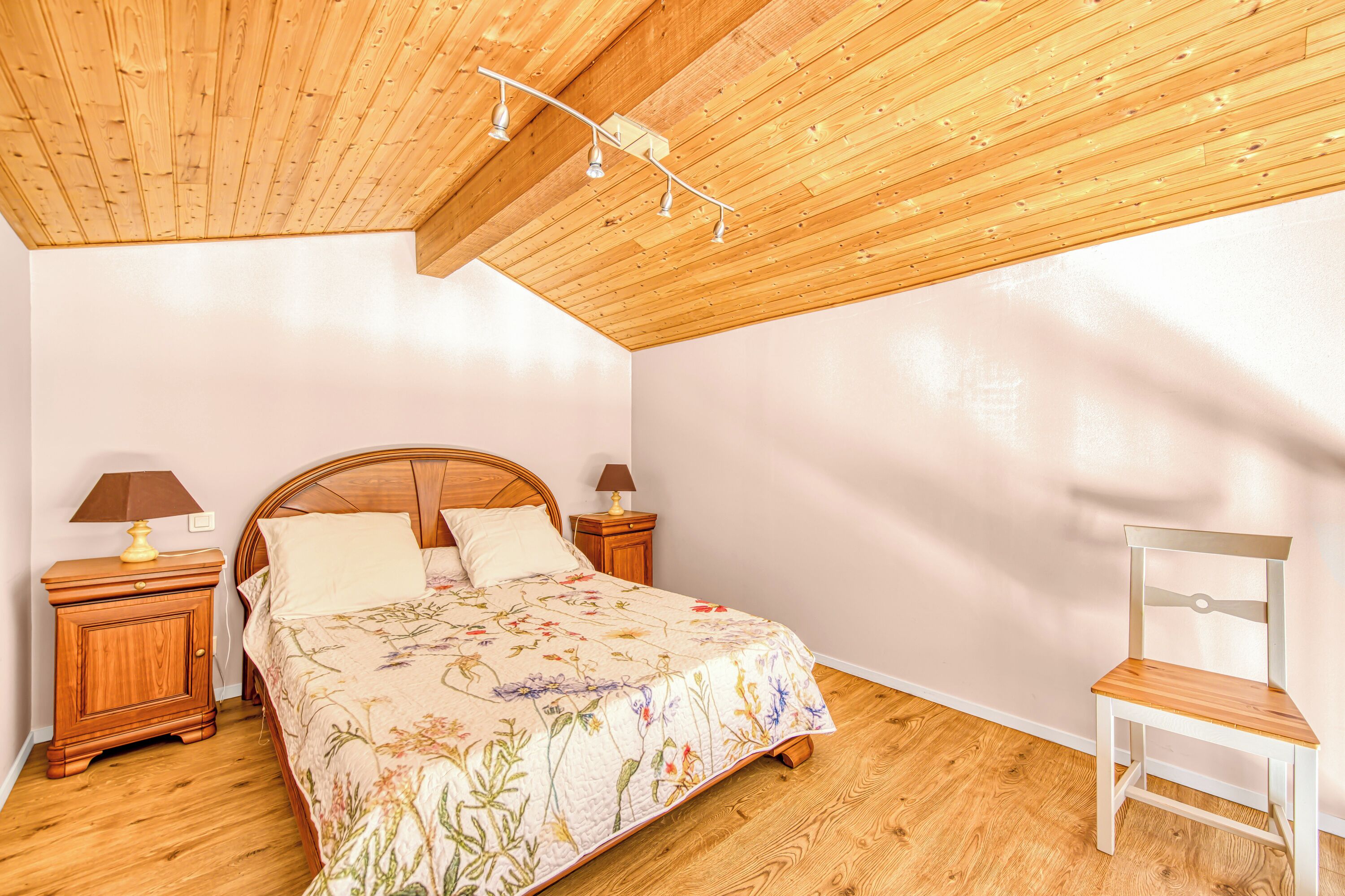 1 chambre, fer et planche à repasser, Wi-Fi gratuit