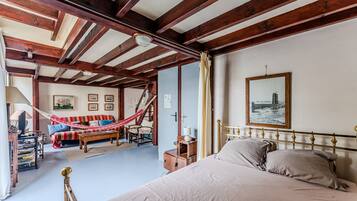 3 bedrooms, free WiFi, bed sheets