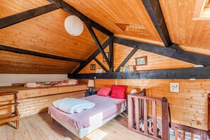 3 bedrooms, free WiFi, bed sheets
