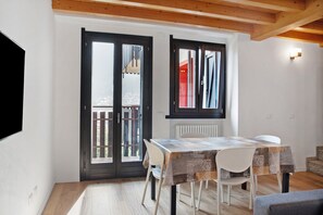 Dining - “Alpine Dream” Apartment in Valmalenco with Mountain Views and Private Garage (Caspoggio)