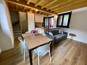 Interior - “Alpine Dream” Apartment in Valmalenco with Mountain Views and Private Garage (Caspoggio)
