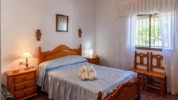6 bedrooms, iron/ironing board, free WiFi, bed sheets