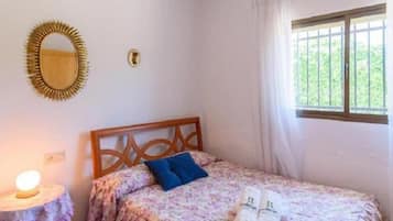 6 bedrooms, iron/ironing board, free WiFi, bed sheets