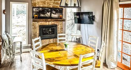 Montague Cottage - Your Cosy Snowy Mountains Family Retreat. Dog Friendly!