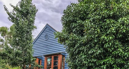 Montague Cottage - Your Cosy Snowy Mountains Family Retreat. Dog Friendly!