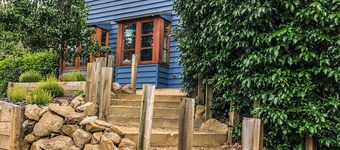 Montague Cottage - Your Cosy Snowy Mountains Family Retreat. Dog Friendly!