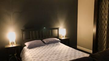 4 bedrooms, iron/ironing board, free WiFi, bed sheets