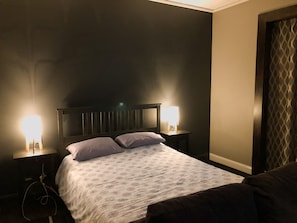 4 bedrooms, iron/ironing board, free WiFi, bed sheets