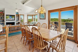 Dining - 8330 Mariah*DogFriendly*Hot tub*SoundViews* (Avon)
