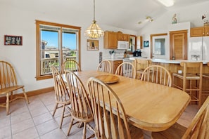 Dining - 8330 Mariah*DogFriendly*Hot tub*SoundViews* (Avon)