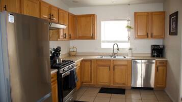 Mikrobølgeovn, ovn, kogeplade, opvaskemaskine