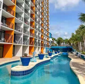 Innendørsbasseng og utendørsbasseng