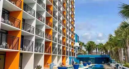 Sun & Sand @ the Landmark Resort