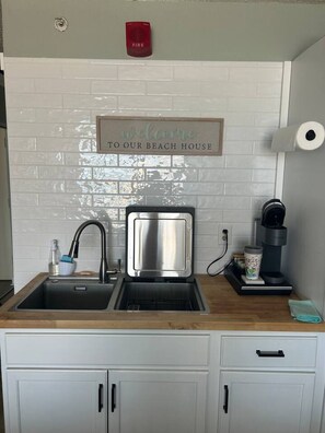 Fridge, microwave, coffee/tea maker, toaster