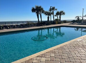 Innenpool, Außenpool