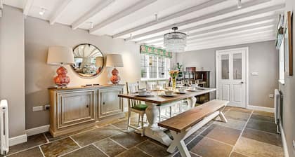 Honeypot Cottage - From 500 Per Night