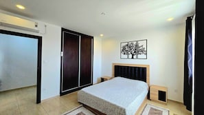 3 chambres, fer et planche à repasser, Wi-Fi, draps fournis