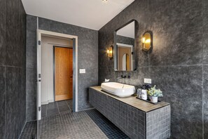 تجهيزات دش، مجففات شعر، مناشف