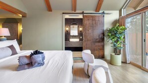 1 bedroom, WiFi (free), bed sheets - Escape to Sedona Demir Suite 205, a cozy 1-bed condo in vibrant Uptown Sedona! (Sedona)