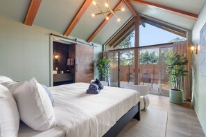 1 bedroom, free WiFi, bed sheets - Escape to Sedona Demir Suite 205, a cozy 1-bed condo in vibrant Uptown Sedona! (Sedona)