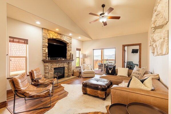 Smart-TV, Kamin, Tischtennisplatte