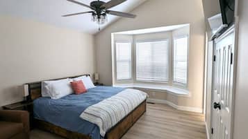 3 bedrooms, iron/ironing board, travel crib, free WiFi