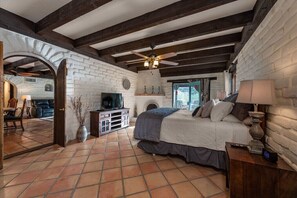 3 Schlafzimmer, Schreibtisch, Bügeleisen/Bügelbrett, Reisekinderbett