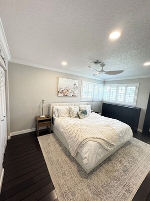 2 makuuhuonetta, silitysrauta/-lauta, Wi-Fi, vuodevaatteet