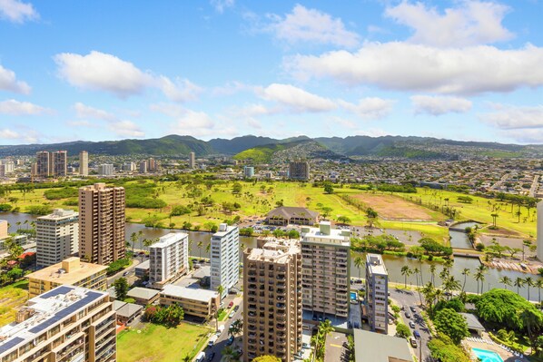 Exterior - Waikiki Banyan 3409 (Honolulu)