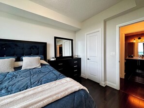 Room - Luxury 1BR Apartment (Vaughan)